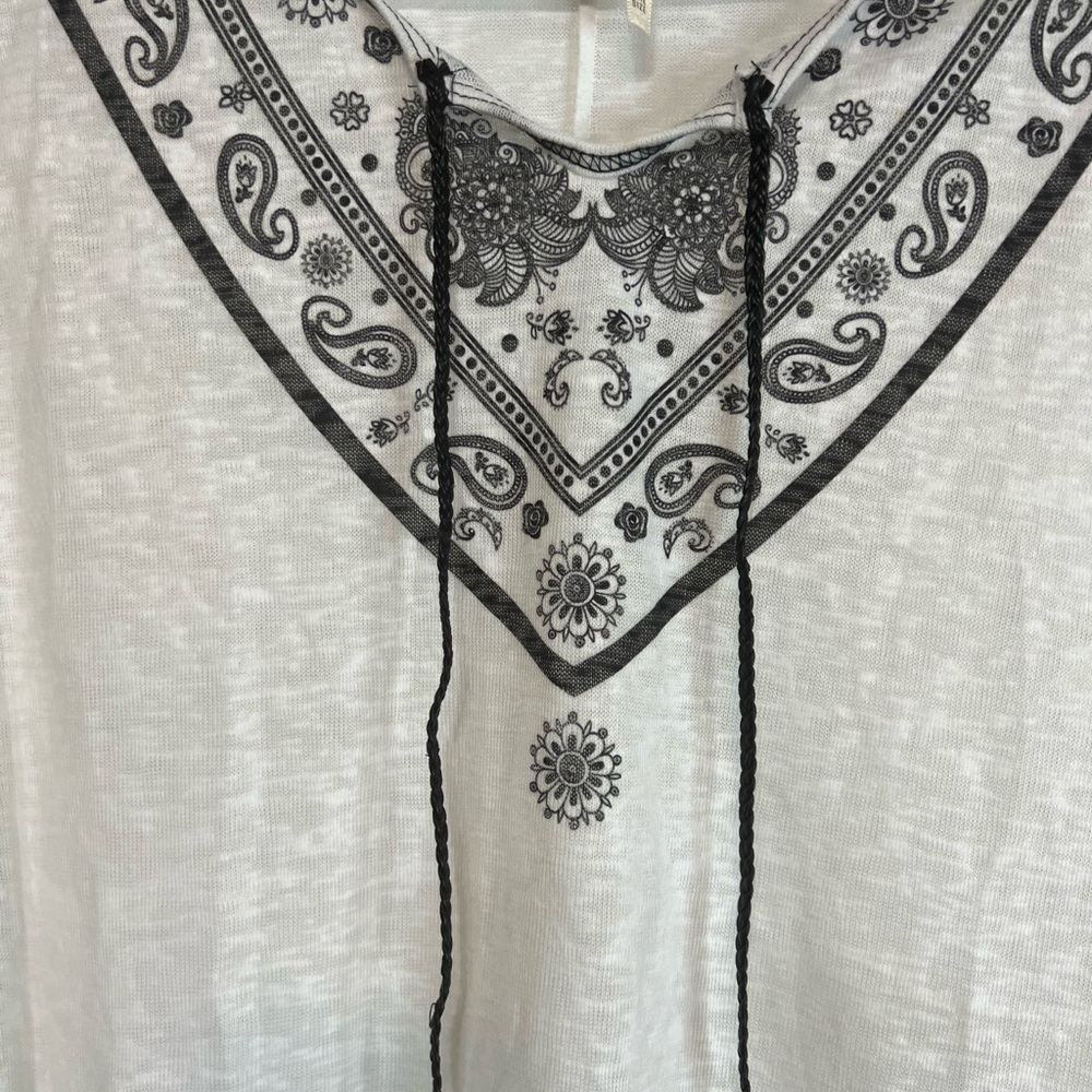 Tunic top/beach coverup. NWOT. Never worn. Bundle $10 items at 2/$10 - Picture 4 of 5